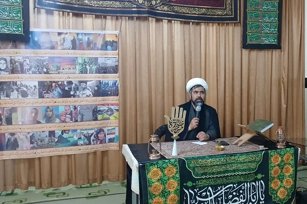 مادران، فرزندانشان را سربازی برای نجات بشریت از چنگال استکبار تربیت کنند