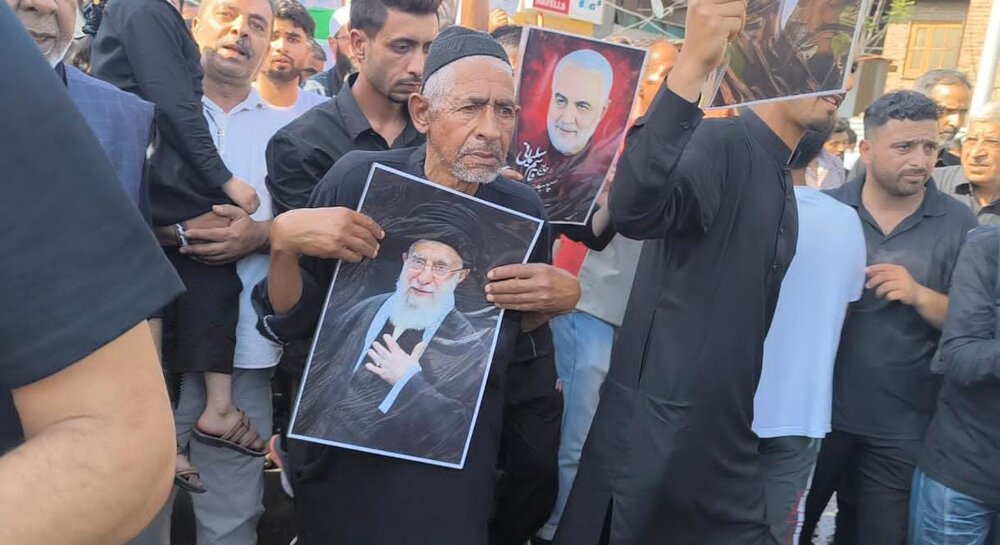 कश्मीर में 8वें मुहर्रम का ऐतिहासिक जुलूस, फिलिस्तीन के साथ एकजुटता और क्रांति के नेता के प्रति गहरे लगाव का प्रदर्शन