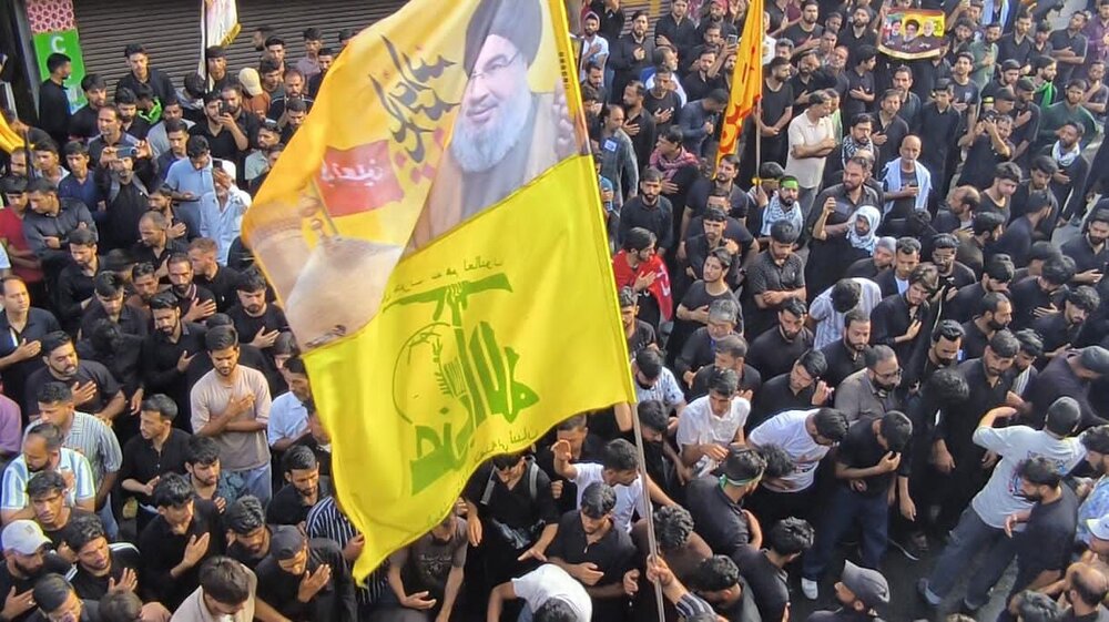 कश्मीर में 8वें मुहर्रम का ऐतिहासिक जुलूस, फिलिस्तीन के साथ एकजुटता और क्रांति के नेता के प्रति गहरे लगाव का प्रदर्शन