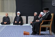 قائد الثورة الاسلامية يشارك في مراسم عزاء ليلة عاشوراء + فيديو