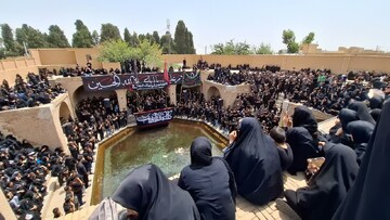 مراسم باشکوه تاسوعای حسینی کنارچشمه سلیمانیه فین کاشان برگزار شد