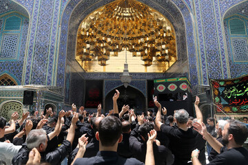 عرض تسلیت عزاداران تاسوعای حسینی به محضر حضرت کریمه (س) + عکس