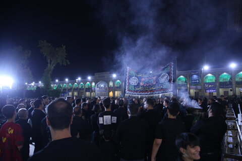 تصاویر| مراسم عزاداری شب تاسوعای حسینی در حرم مطهر شاهچراغ(ع)