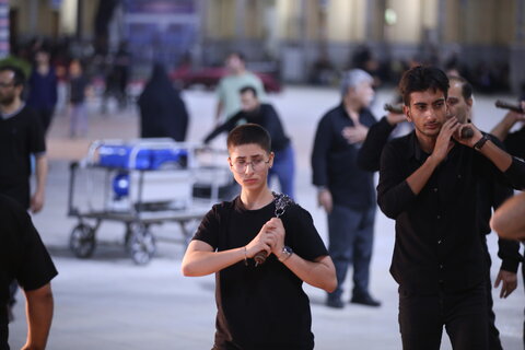 تصاویر| مراسم عزاداری شب تاسوعای حسینی در حرم مطهر شاهچراغ(ع)