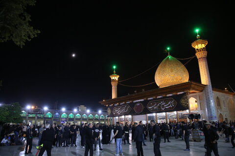 تصاویر| مراسم عزاداری شب تاسوعای حسینی در حرم مطهر شاهچراغ(ع)