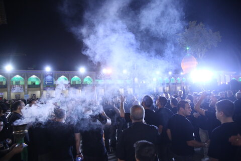 تصاویر| مراسم عزاداری شب تاسوعای حسینی در حرم مطهر شاهچراغ(ع)