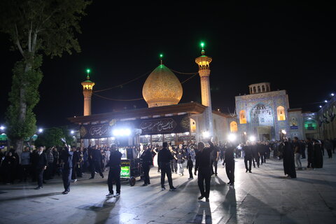 تصاویر| مراسم عزاداری شب تاسوعای حسینی در حرم مطهر شاهچراغ(ع)