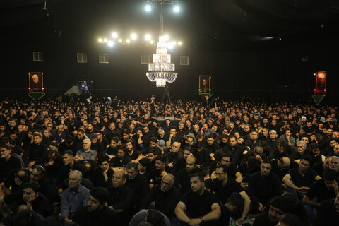 تصاویر / مراسم عزاداری شب تاسوعا در هیئت عاشوراییان اصفهان