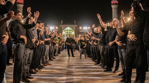 تصاویر/مراسم عزاداری شب تاسوعا هیئات مذهبی آران و بیدگل در حرم هلال بن علی (ع)