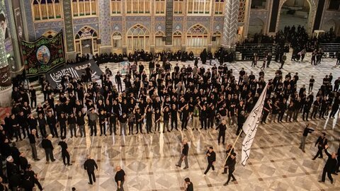 تصاویر/مراسم عزاداری شب تاسوعا هیئات مذهبی آران و بیدگل در حرم هلال بن علی (ع)