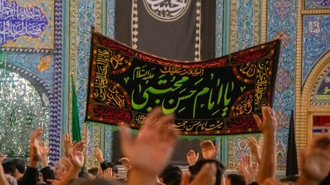 تصاویر/مراسم عزاداری شب تاسوعا هیئات مذهبی آران و بیدگل در حرم هلال بن علی (ع)