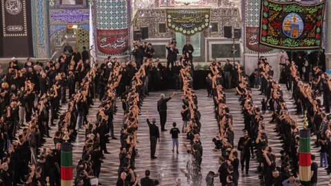 تصاویر/مراسم عزاداری شب تاسوعا هیئات مذهبی آران و بیدگل در حرم هلال بن علی (ع)