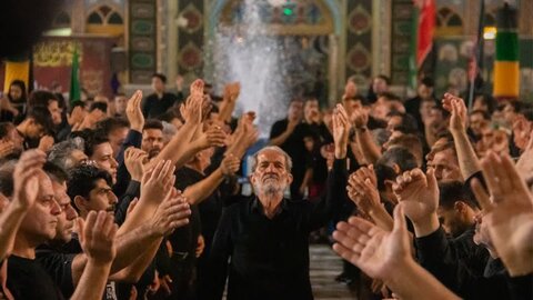 تصاویر/مراسم عزاداری شب تاسوعا هیئات مذهبی آران و بیدگل در حرم هلال بن علی (ع)