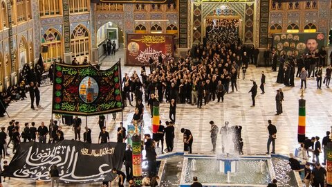 تصاویر/مراسم عزاداری شب تاسوعا هیئات مذهبی آران و بیدگل در حرم هلال بن علی (ع)