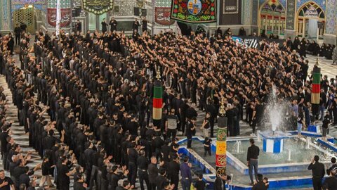 تصاویر/مراسم عزاداری شب تاسوعا هیئات مذهبی آران و بیدگل در حرم هلال بن علی (ع)