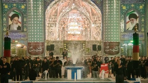 تصاویر/مراسم عزاداری شب تاسوعا هیئات مذهبی آران و بیدگل در حرم هلال بن علی (ع)