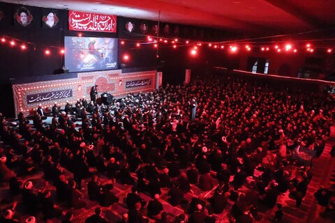 تصاویر/ مراسم سوگواری شب نهم محرم در مصلی ارومیه