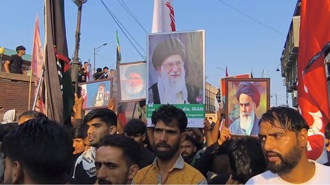 سرینگر میں آٹھویں محرم کا عظیم جلوس عزا: کشمیر بھر سے عزاداروں کی شرکت، فلسطین سے یکجہتی اور رہبرِ انقلاب سے وابستگی کا والہانہ اظہار