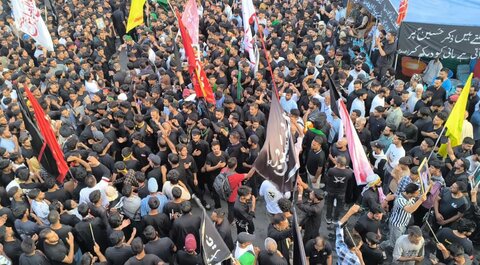 سرینگر میں آٹھویں محرم کا عظیم جلوس عزا: کشمیر بھر سے عزاداروں کی شرکت، فلسطین سے یکجہتی اور رہبرِ انقلاب سے وابستگی کا والہانہ اظہار