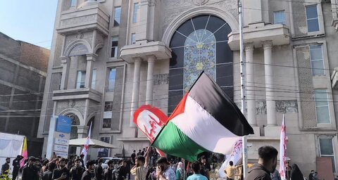 سرینگر میں آٹھویں محرم کا عظیم جلوس عزا: کشمیر بھر سے عزاداروں کی شرکت، فلسطین سے یکجہتی اور رہبرِ انقلاب سے وابستگی کا والہانہ اظہار