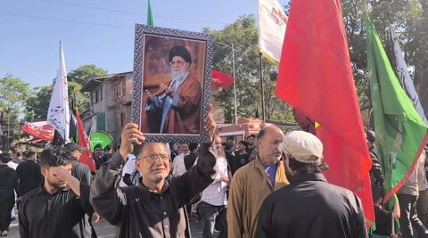سرینگر میں آٹھویں محرم کا عظیم جلوس عزا: کشمیر بھر سے عزاداروں کی شرکت، فلسطین سے یکجہتی اور رہبرِ انقلاب سے وابستگی کا والہانہ اظہار