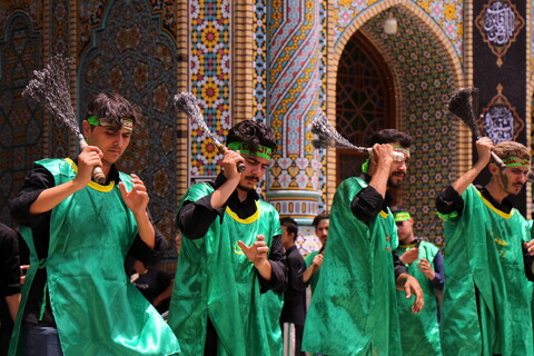 تصاویر/ حضور دسته‌های عزاداری روز تاسوعای حسینی در حرم مطهر حضرت فاطمه معصومه (س)