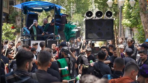 تصاویر/ عزاداری مردم شهرستان خوی در روز تاسوعای حسینی