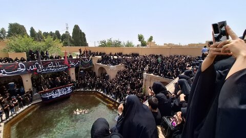 تصاویر/سوگواری سنتی تاسوعای حسینی کنار چشمه سلیمانیه فین کاشان