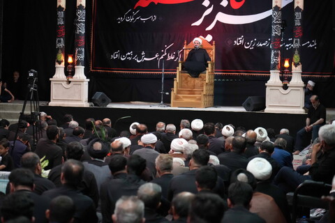 تصاویر / مراسم عزاداری روز تاسوعای حسینی در بیت مرحوم آیت الله العظمی بروجردی (ره)