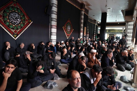 تصاویر / مراسم عزاداری روز تاسوعای حسینی در بیت مرحوم آیت الله العظمی بروجردی (ره)