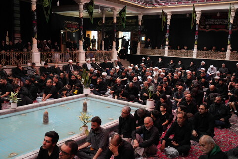 تصاویر / مراسم عزاداری روز تاسوعای حسینی در بیت مرحوم آیت الله العظمی بروجردی (ره)