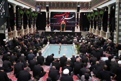 تصاویر / مراسم عزاداری روز تاسوعای حسینی در بیت مرحوم آیت الله العظمی بروجردی (ره)