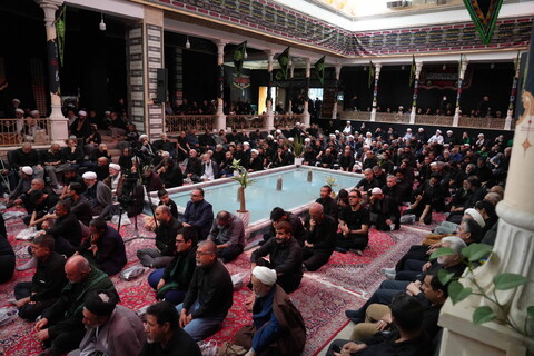 تصاویر / مراسم عزاداری روز تاسوعای حسینی در بیت مرحوم آیت الله العظمی بروجردی (ره)