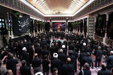 تصاویر / مراسم عزاداری روز تاسوعای حسینی در بیت مرحوم آیت الله العظمی بروجردی (ره)