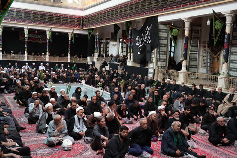 تصاویر / مراسم عزاداری روز تاسوعای حسینی در بیت مرحوم آیت الله العظمی بروجردی (ره)
