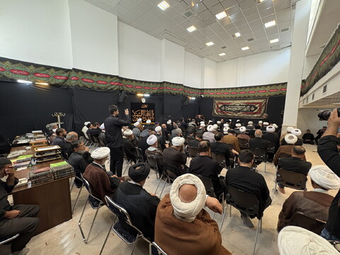 تصاویر / مراسم عزاداری روز تاسوعای حسینی در بیت آیت الله العظمی نوری همدانی