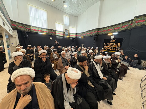 تصاویر / مراسم عزاداری روز تاسوعای حسینی در بیت آیت الله العظمی نوری همدانی
