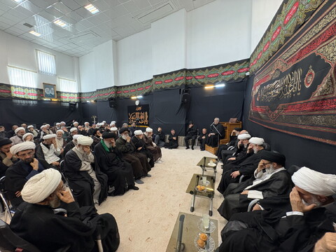 تصاویر / مراسم عزاداری روز تاسوعای حسینی در بیت آیت الله العظمی نوری همدانی