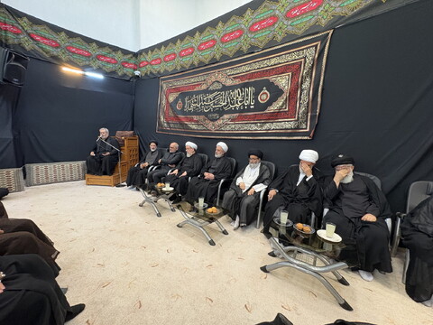تصاویر / مراسم عزاداری روز تاسوعای حسینی در بیت آیت الله العظمی نوری همدانی