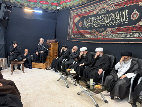 تصاویر / مراسم عزاداری روز تاسوعای حسینی در بیت آیت الله العظمی نوری همدانی