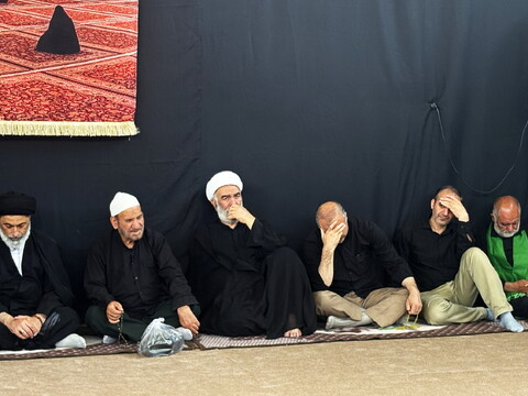 تصاویر / مراسم عزاداری روز تاسوعای حسینی در بیت آیت الله العظمی سیستانی در قم