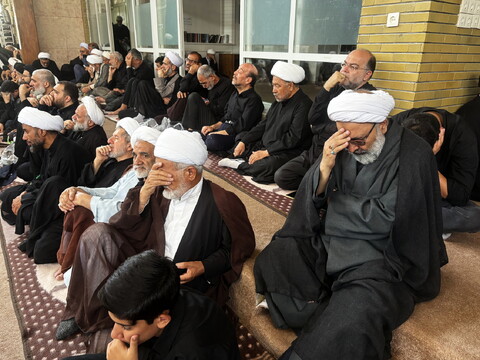 تصاویر / مراسم عزاداری روز تاسوعای حسینی در بیت آیت الله العظمی سیستانی در قم