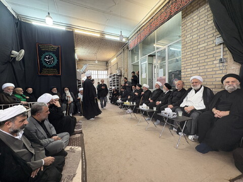 تصاویر / مراسم عزاداری روز تاسوعای حسینی در بیت آیت الله العظمی سیستانی در قم