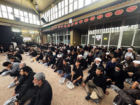تصاویر / مراسم عزاداری روز تاسوعای حسینی در بیت آیت الله العظمی سیستانی در قم