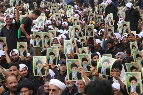 تجدید بیعت عزاداران کراچی با رهبر معظم انقلاب در حین نمازِ دسته عزاداری