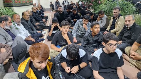 تصاویر / مراسم سوگواری مردم شهرستان تاکستان در دفتر نماینده مردم قزوین در مجلس خبرگان رهبری