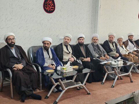 تصاویر /  نشست روحانیون ومبلغین بویین زهرا با مسئول نمایندگی ولی فقیه در سپاه استان قزوین