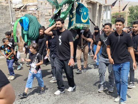 تصاویر/مراسم تاسوعای حسینی در روستای خنب کاشان