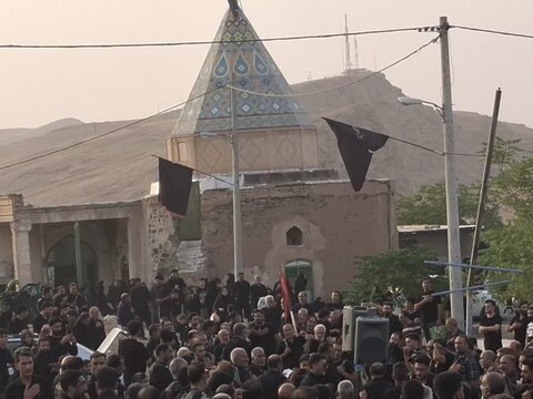 تصاویر/مراسم تاسوعای حسینی در روستای خنب کاشان
