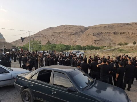 تصاویر/مراسم تاسوعای حسینی در روستای خنب کاشان